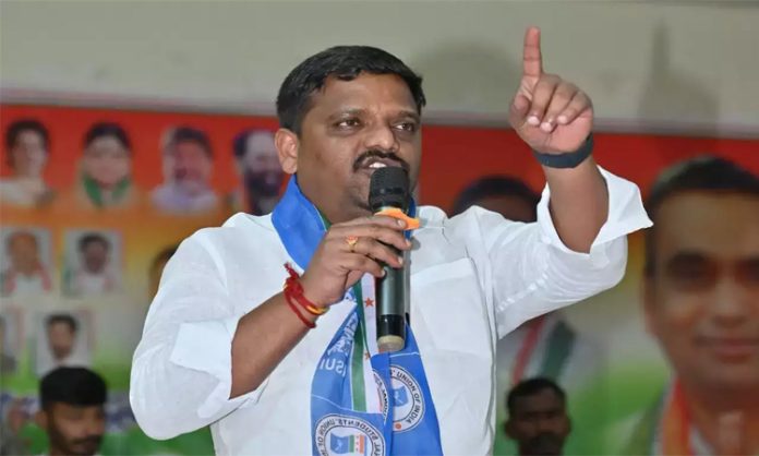 Teenmaar Mallanna suspended from Congress Party