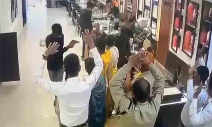 Held at gunpoint Rs 25 crore robbery at Tanishq showroom