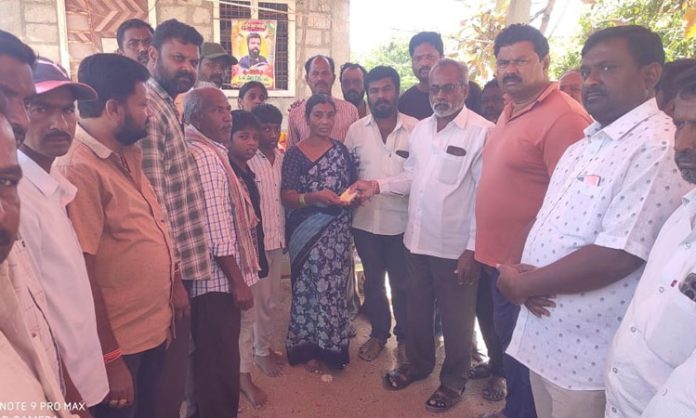 Ramalingeshwara Tractors Union help to Nalla ravi Family