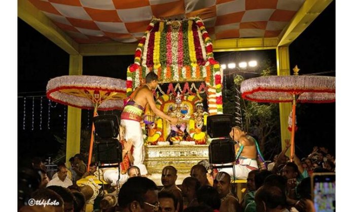 sathyabama sametha venugopala swamy on swara bhoopala vahanam